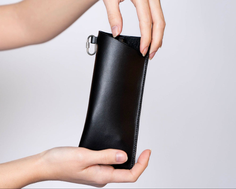 Minimal leather glasses case — ÉTUI LUNETTES by atelier &LAB, black upcycled full-grain calf leather eyewear case opened by hand, Paris design studio.