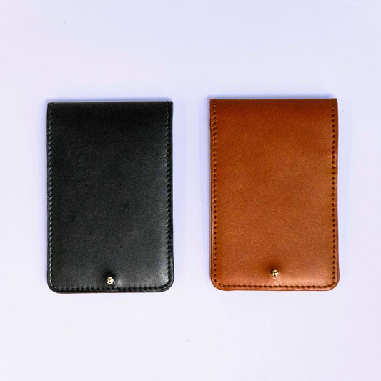 MagSafe compatible leather smartphone card holder — MODULE Pliable by atelier &LAB in black and cognac upcycled full-grain calf leather, Paris design studio.