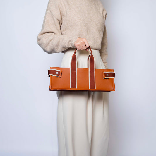 NUMÉRO 01 by atelier &LAB — front view highlighting a flat, architectural silhouette with effortless hand-held proportions in premium upcycled full-grain calf leather, Paris.