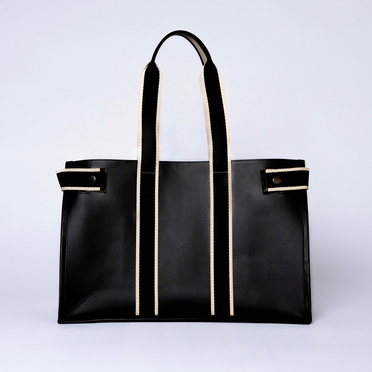 Structured leather tote bag — NUMÉRO 01 L by atelier &LAB, front view showing clean structured silhouette