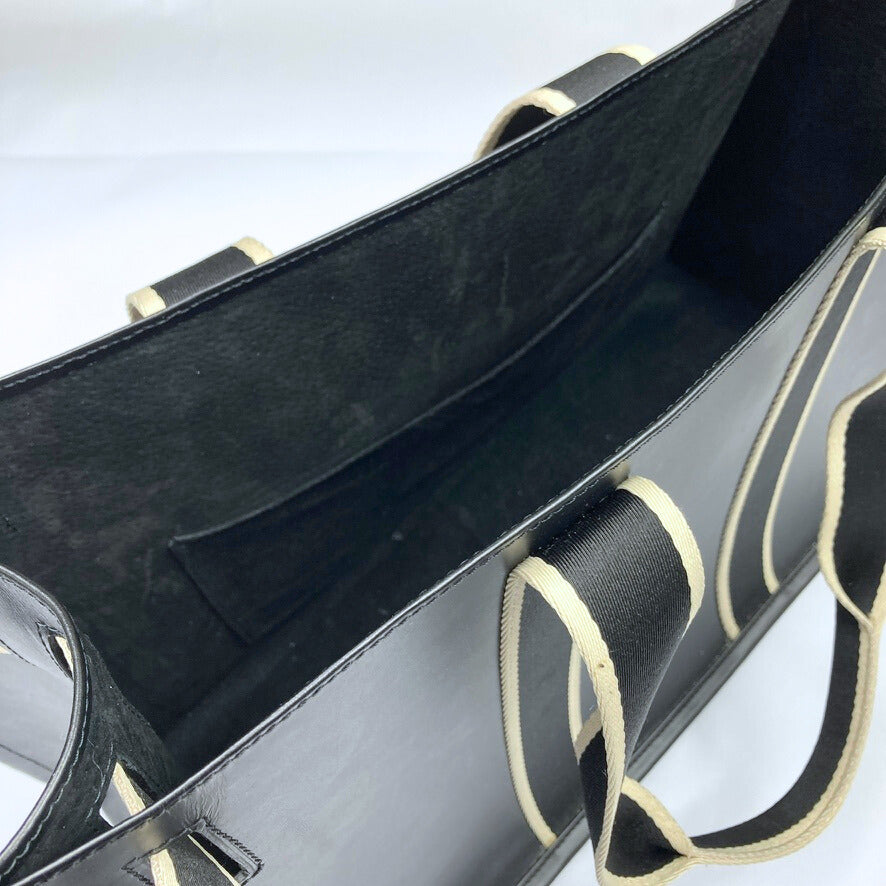 Structured leather tote bag — NUMÉRO 01 L by atelier &LAB, interior three-quarter view showing structured compartment