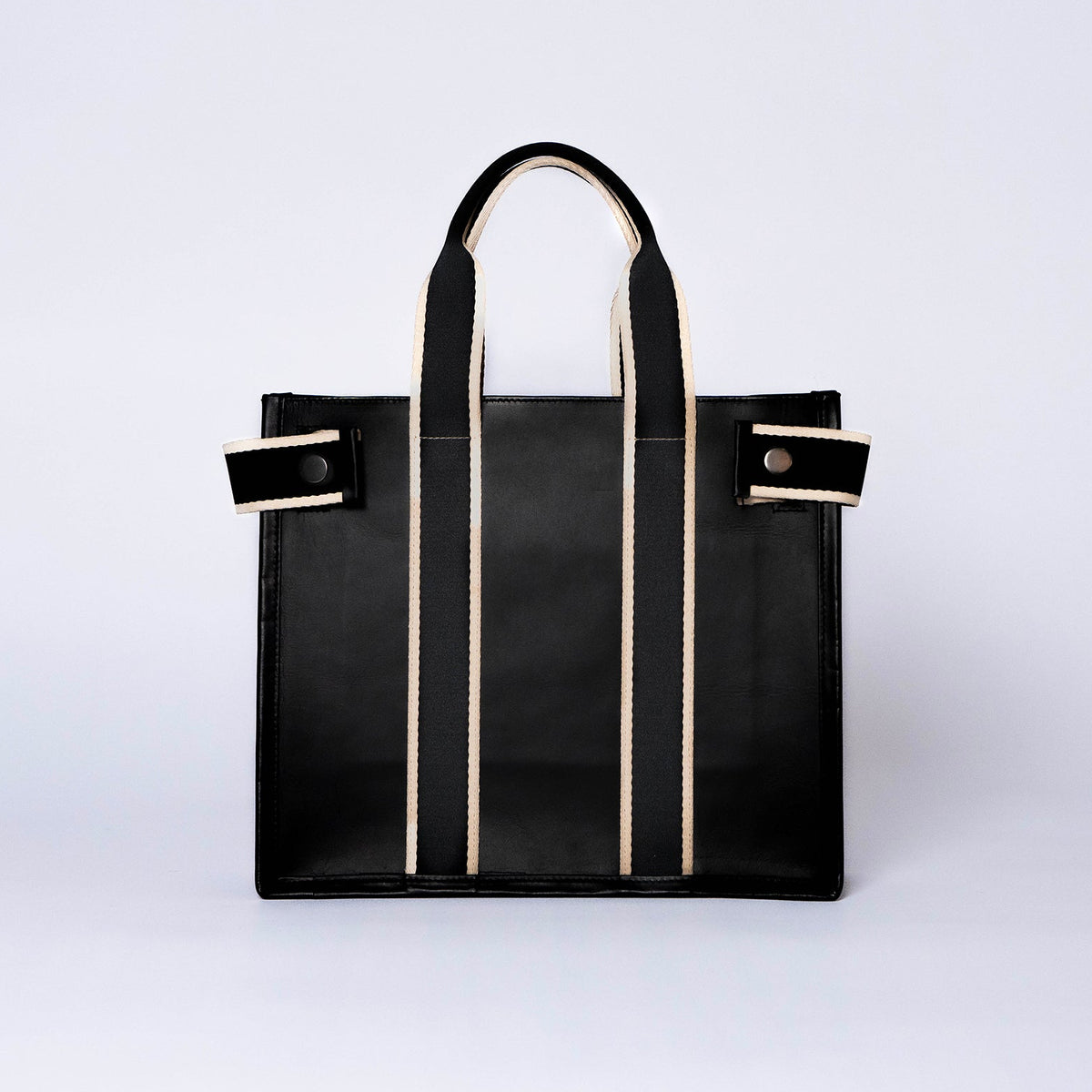 Structured leather tote bag — NUMÉRO 01 S by atelier &LAB, front view showing compact structured shape in black calf leather