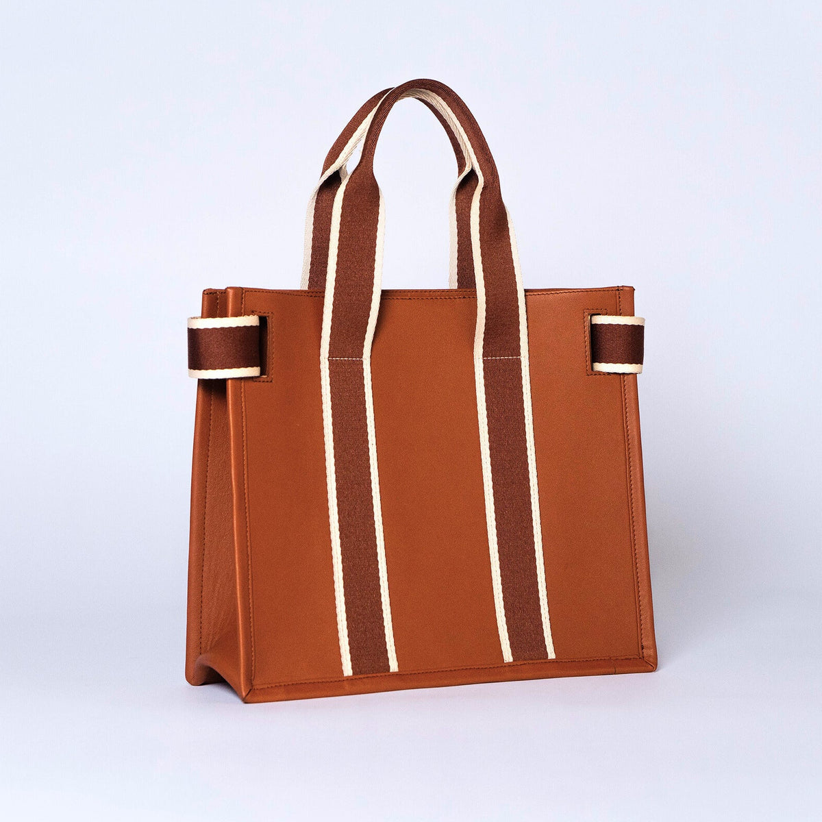 Structured leather tote bag — NUMÉRO 01 S by atelier &LAB, rear three-quarter view showing structured silhouette in cognac upcycled full-grain calf leather