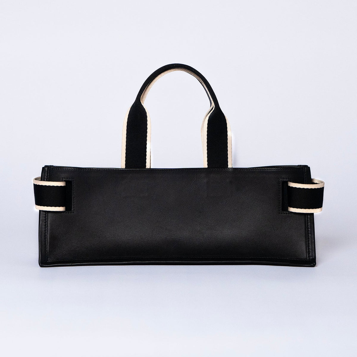 Minimal structured leather tote bag — NUMÉRO 02 PLAT by atelier &LAB, black upcycled full-grain calf leather, rear view showing a clean flat structured silhouette.