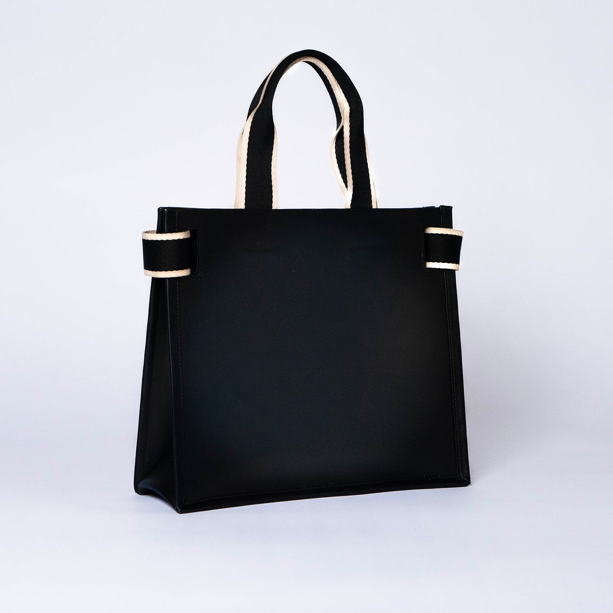 Minimal structured leather tote bag — NUMÉRO 02 by atelier &LAB, black upcycled full-grain calf leather, rear three-quarter view showing a clean, structured silhouette.