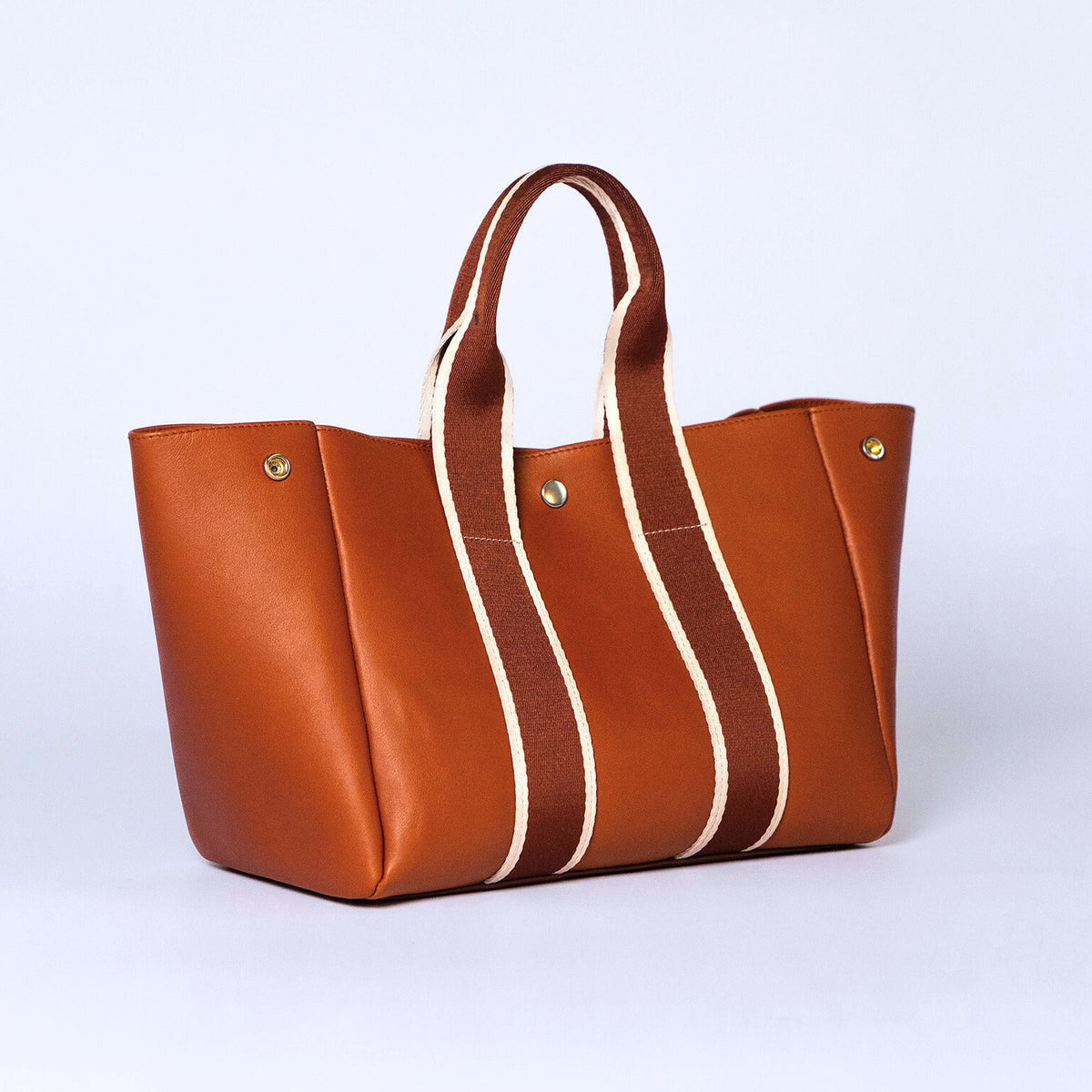 Everyday leather tote bag — NUMÉRO 03 by atelier &LAB, cognac upcycled full-grain calf leather, front three-quarter view showing an open, easy-access design for daily use.