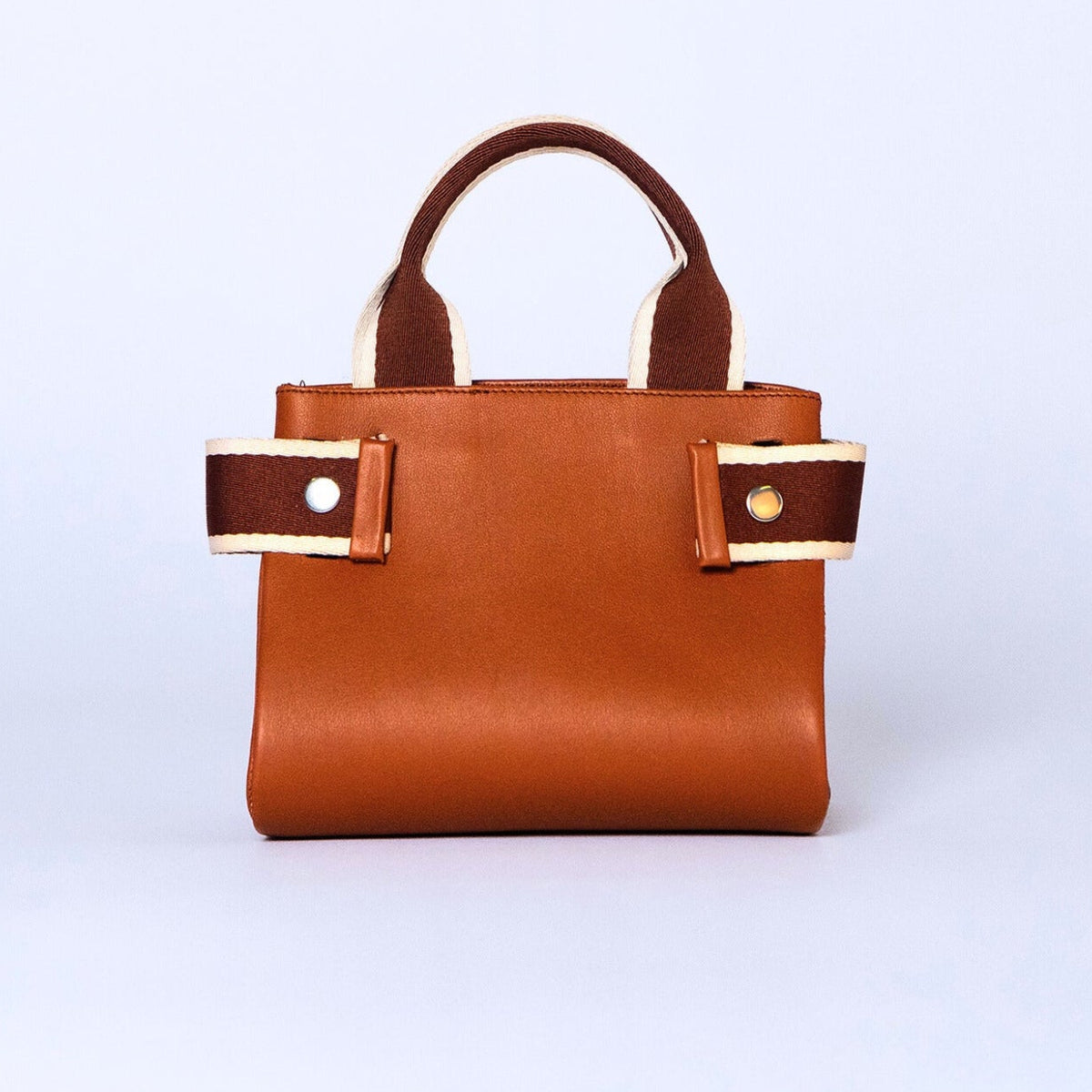 Mini leather handbag in cognac — NUMÉRO 04 by atelier &LAB, front view, compact graphic shape