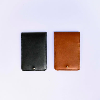 MODULE card holder double by atelier &LAB — clean frontal composition in black and cognac, presenting an architectural, structured card holder in premium upcycled full-grain calf leather, Paris.