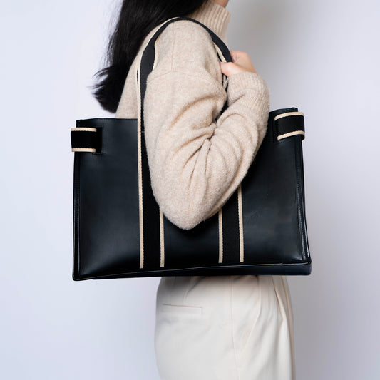 NUMÉRO 01 by atelier &LAB — worn on shoulder, rear view conveying an effortless quiet luxury attitude in premium upcycled full-grain calf leather, Paris.