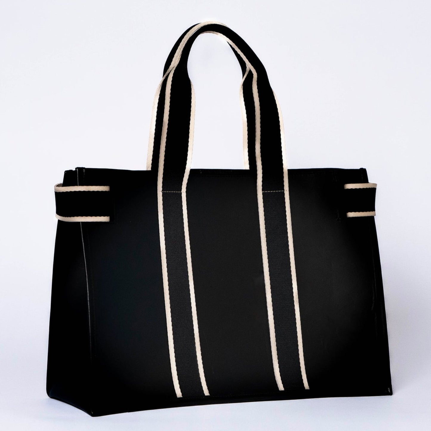 Structured leather tote bag — NUMÉRO 01 by atelier &LAB, rear three-quarter view highlighting the architectural structure and balanced proportions in premium upcycled full-grain calf leather, Paris design studio.