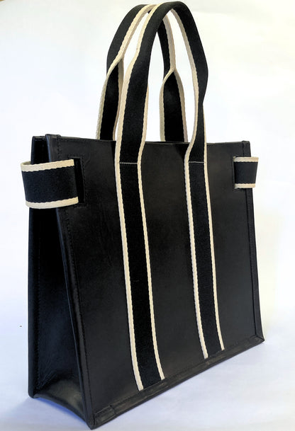 Structured leather tote bag — NUMÉRO 01 S prototype by atelier &LAB, rear three-quarter view showing volume, structure and vertical straps