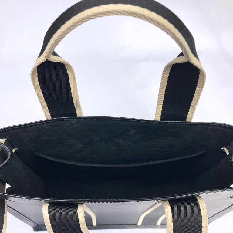 Structured leather tote bag — NUMÉRO 01 S by atelier &LAB, interior view showing structured compartment in black upcycled full-grain calf leather