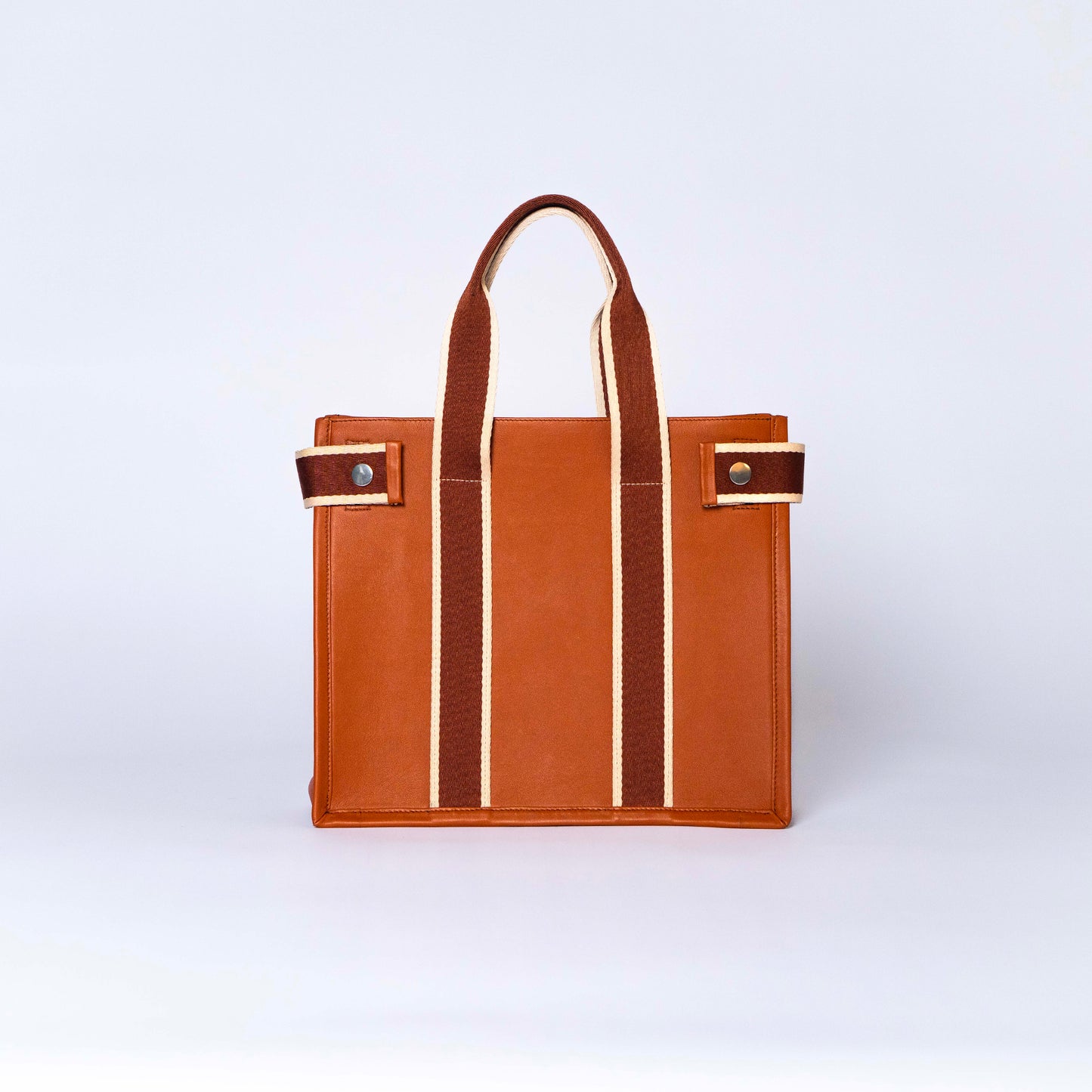 NUMÉRO 01 by atelier &LAB — frontal view capturing a strong, geometric silhouette with a premium, quiet luxury attitude in upcycled full-grain calf leather, atelier &LAB, Paris.