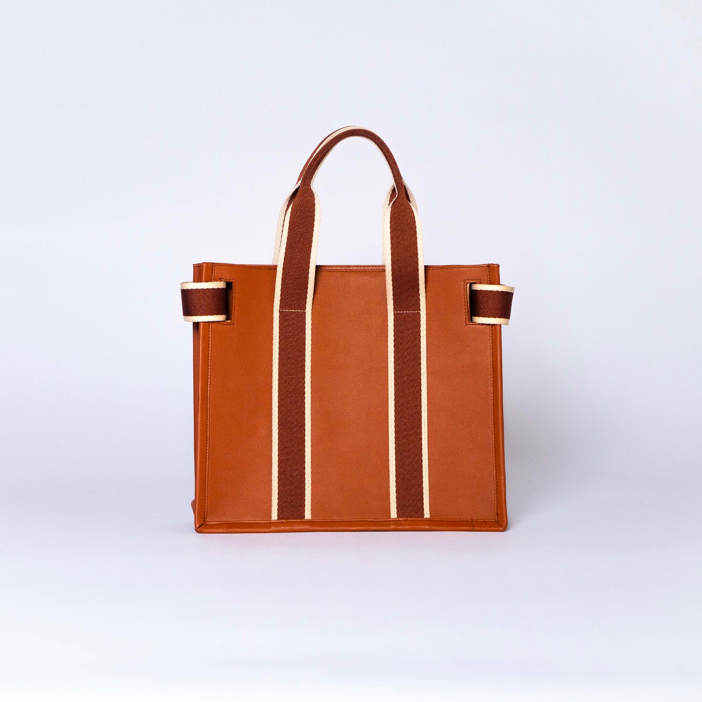 NUMÉRO 01 by atelier &LAB — rear angle expressing a calm, refined volume and understated architectural presence in premium upcycled full-grain calf leather, Paris.