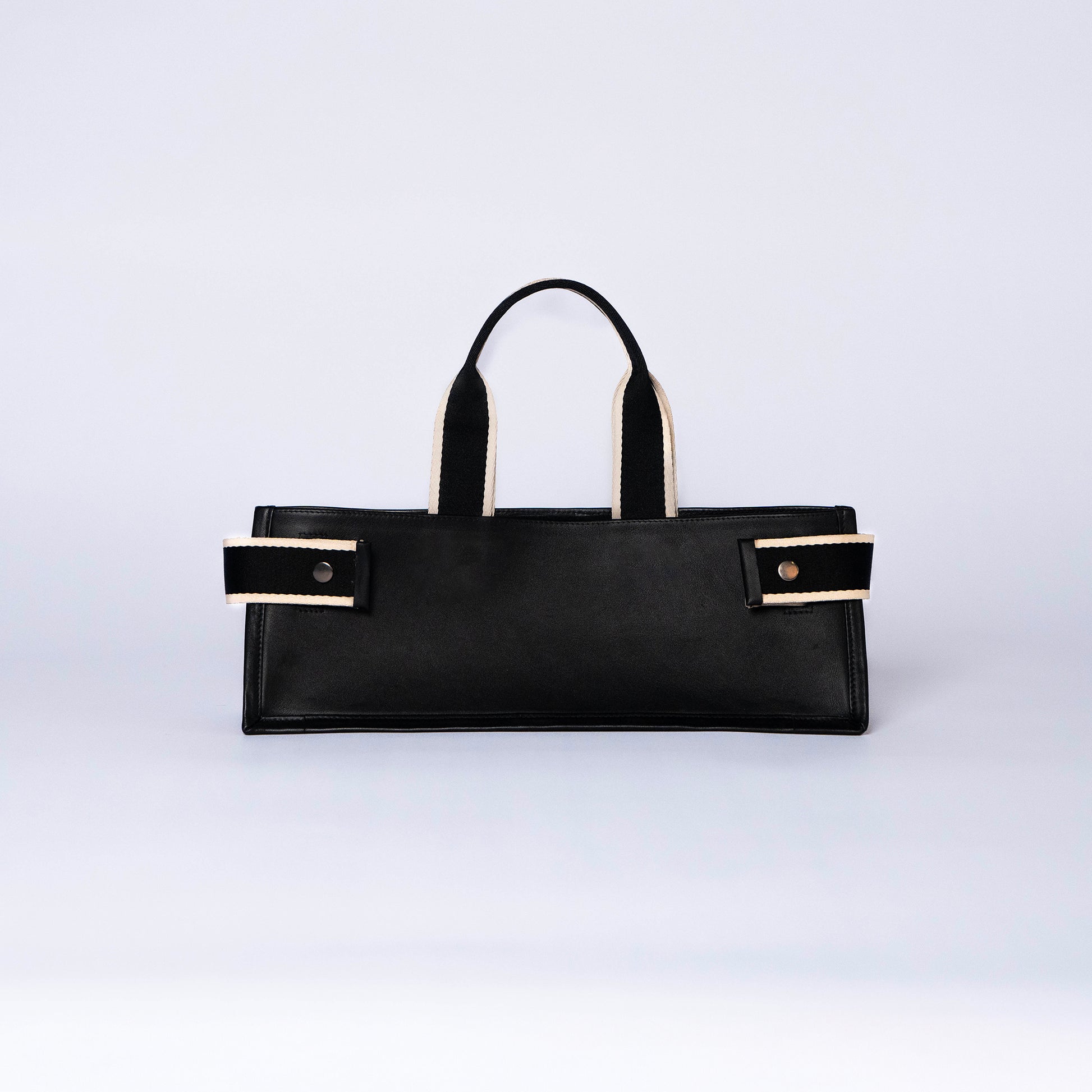 NUMÉRO 02 by atelier &LAB — Large flat tote bag in black. Structured horizontal silhouette, front view. Premium upcycled full-grain calf leather, brutalist aesthetic, Paris.