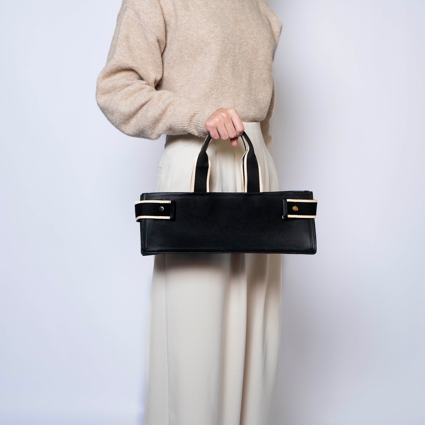 NUMÉRO 02 by atelier &LAB — frontal perspective expressing a refined, flat architectural volume in premium upcycled full-grain calf leather, Paris.