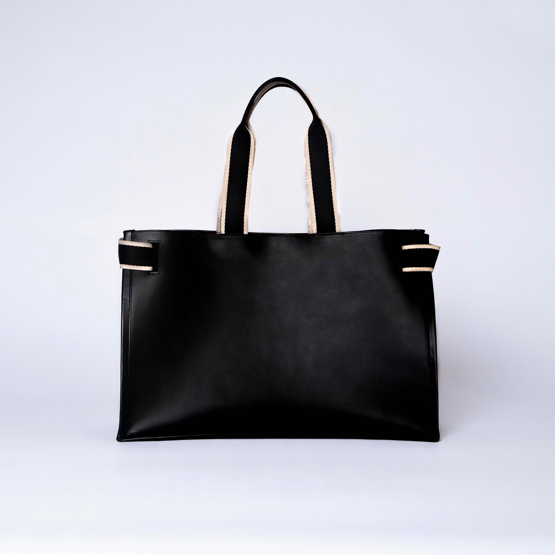 NUMÉRO 02 by atelier &LAB — rear view revealing a monumental, composed volume in premium upcycled full-grain calf leather, Paris.