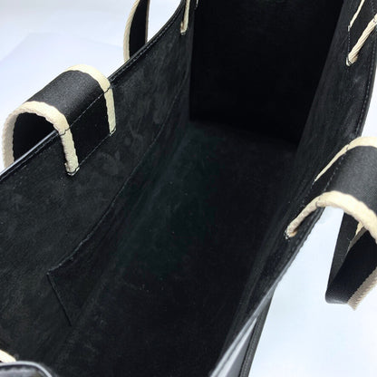 Minimal structured leather tote bag — NUMÉRO 02 by atelier &LAB, black upcycled full-grain calf leather, interior detail view showing pocket and clean construction.