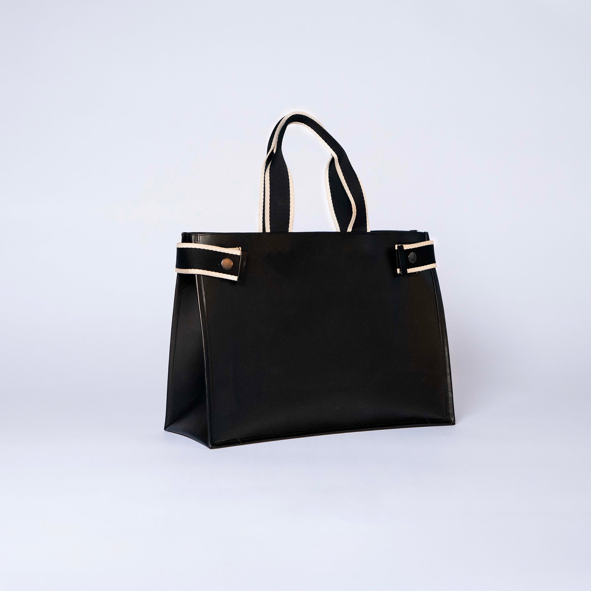 NUMÉRO 02 by atelier &LAB — frontal three-quarter angle revealing a Sculptural, Structured Volume in Premium upcycled full-grain calf leather, Paris.