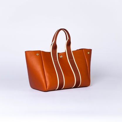 NUMÉRO 03 by atelier &LAB  — frontal three-quarter view highlighting a composed, architectural silhouette with generous volume in premium upcycled full-grain calf leather, Paris.