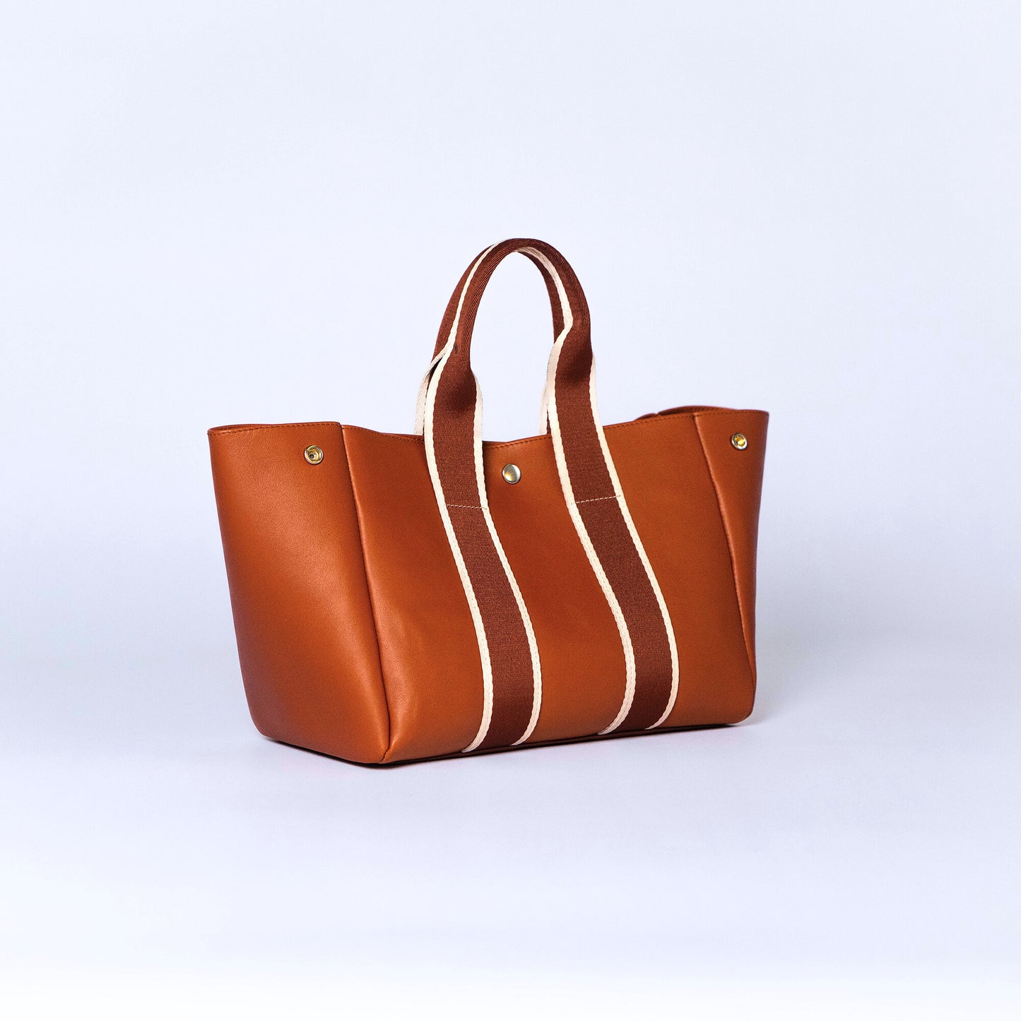 Everyday leather tote bag — NUMÉRO 03 by atelier &LAB, cognac upcycled full-grain calf leather, front three-quarter view showing an open, easy-access design for daily use.