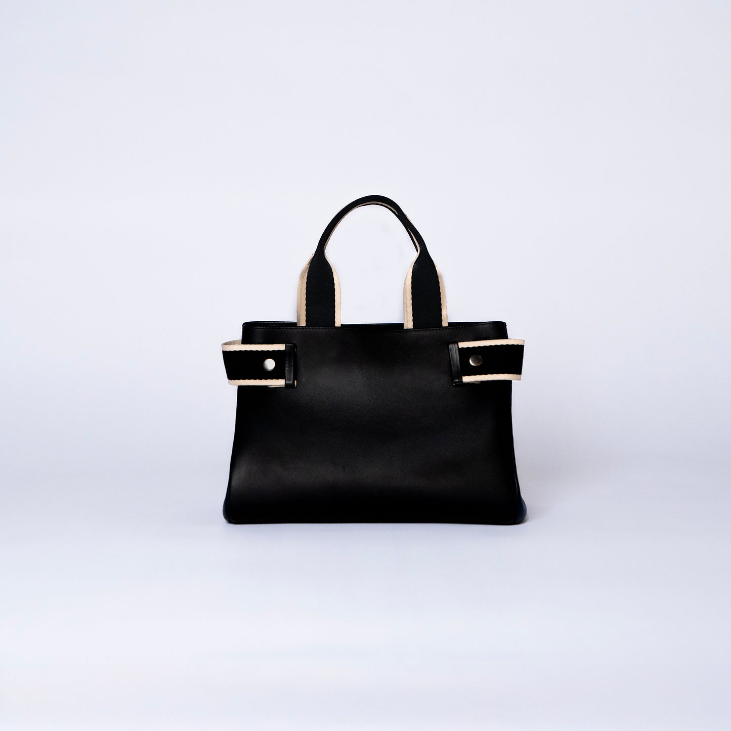 NUMÉRO 04 by atelier &LAB — frontal view highlighting a clean, structured silhouette with refined volume in premium upcycled full-grain calf leather, Paris.