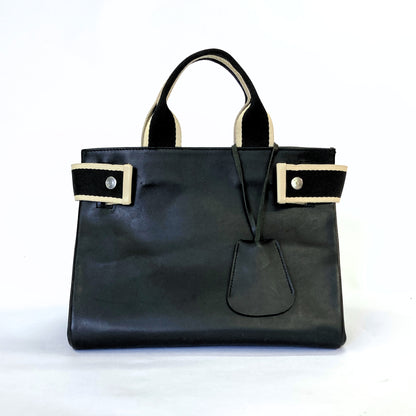 Structured leather handbag — NUMÉRO 04 M prototype by atelier &LAB, frontal view showing structured shape and graphic top handles