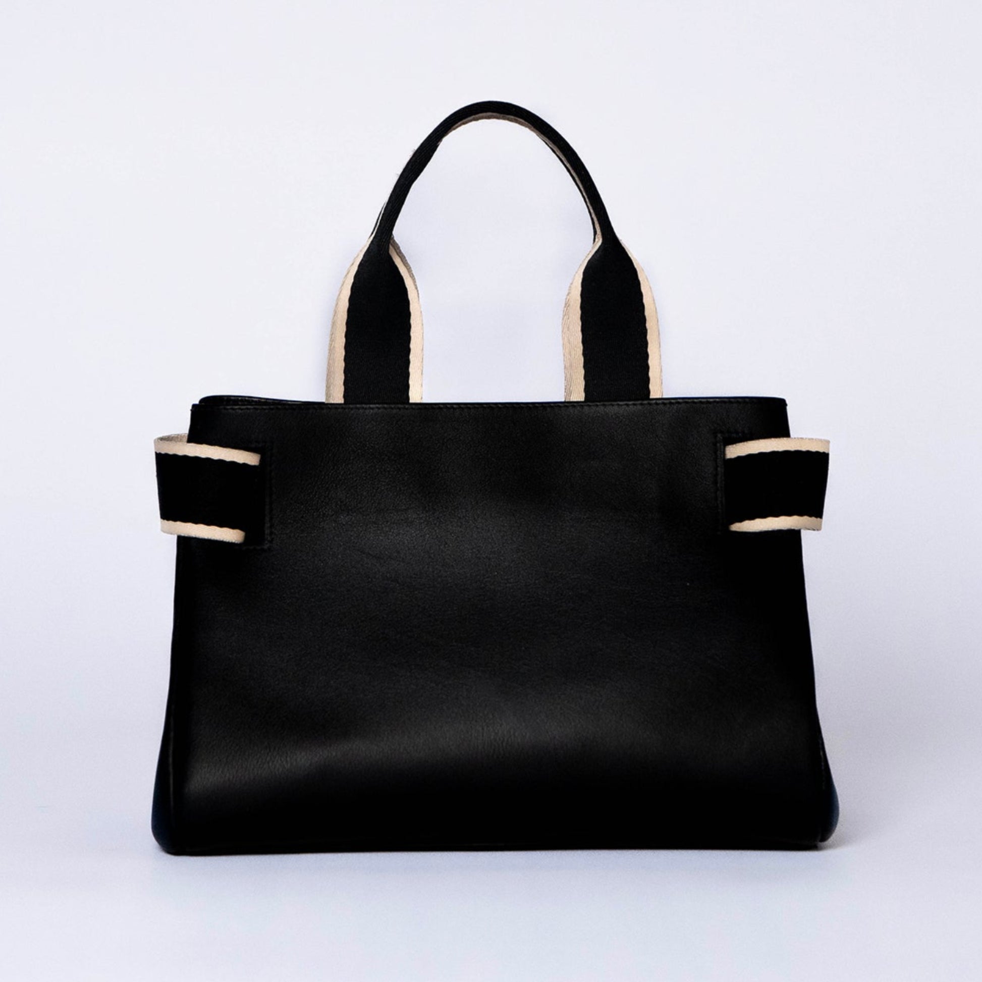 Structured leather handbag — NUMÉRO 04 by atelier &LAB, black upcycled full-grain calf leather, rear view showing a clean functional silhouette designed for everyday use.
