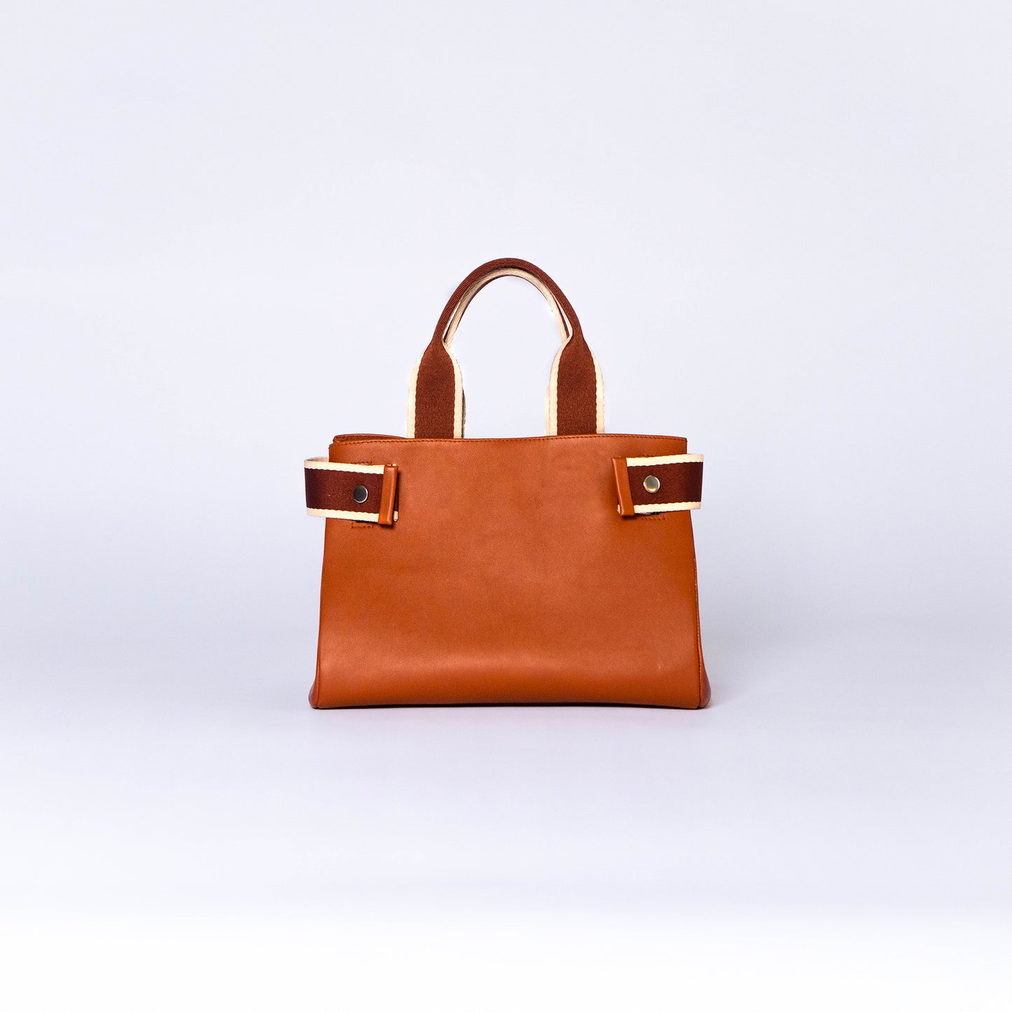 NUMÉRO 04 by atelier &LAB — frontal view capturing a refined, minimalist façade with sculpted volume in premium upcycled full-grain calf leather, Paris.