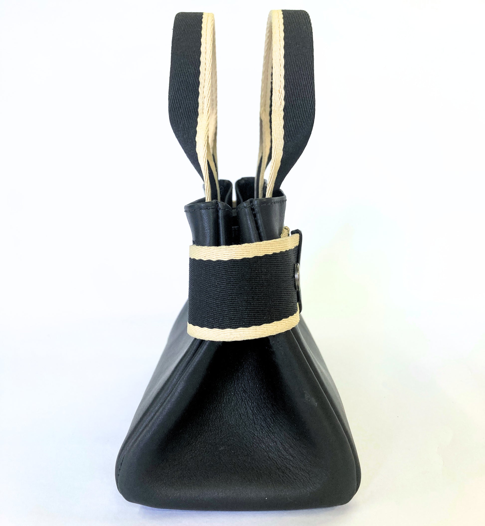 Structured leather handbag — NUMÉRO 04 Mini prototype by atelier &LAB, side profile view showing structured base and volume