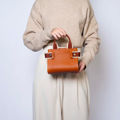 NUMÉRO 04 mini by atelier &LAB — front view highlighting an essential, refined silhouette with warm architectural presence in premium upcycled full-grain calf leather, Paris.