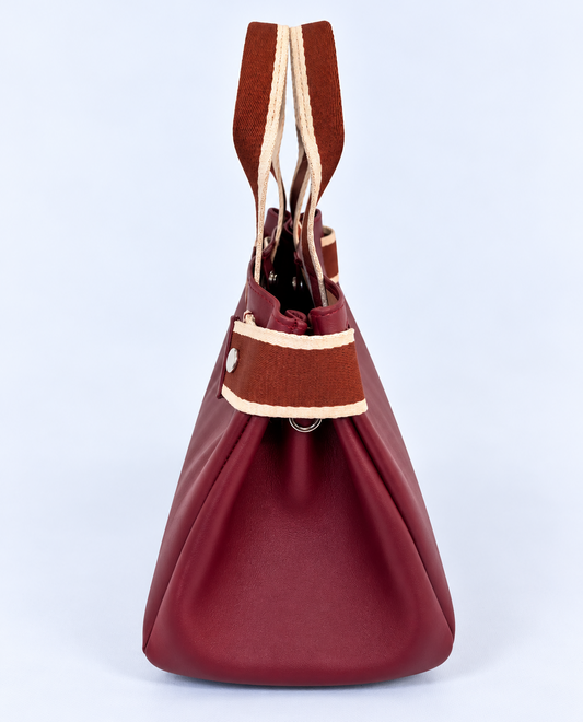 Side view of the NO04 M handbag in Bordeaux upcycled calf leather by Hiroki AMANO — atelier &LAB, showing its softly folded silhouette and contrasting woven handles. Designed and made near Paris.